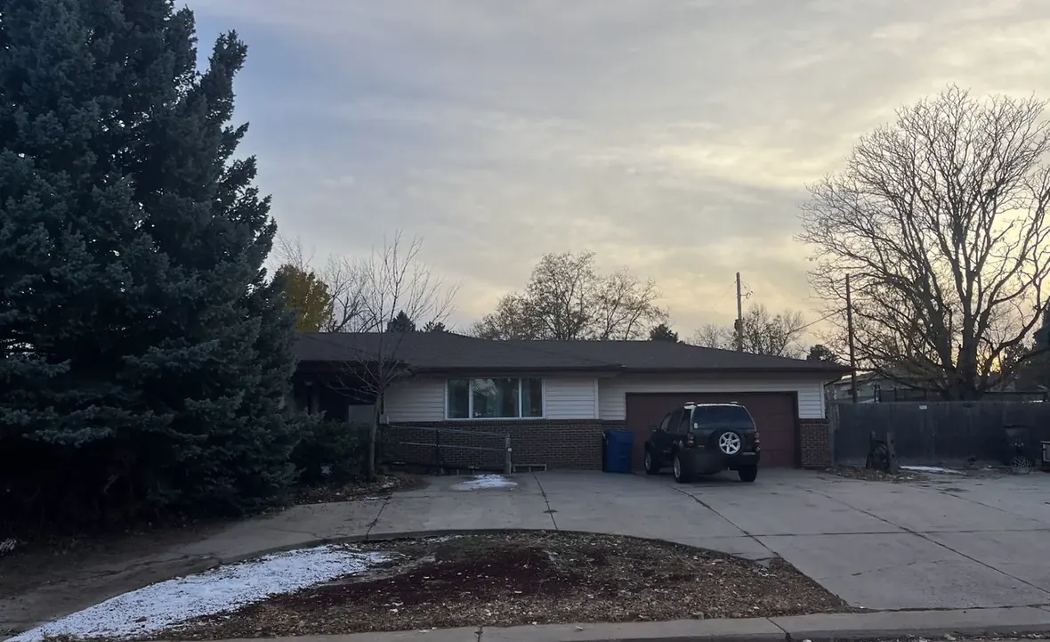 Front Exterior of a Littleton, Colorado house bought as-is by Windcrest Investments, before